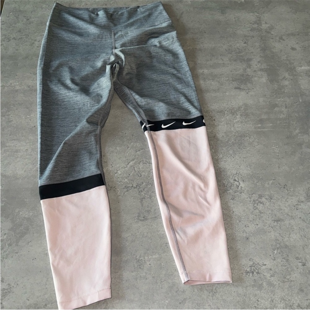 Nike leggings size medium